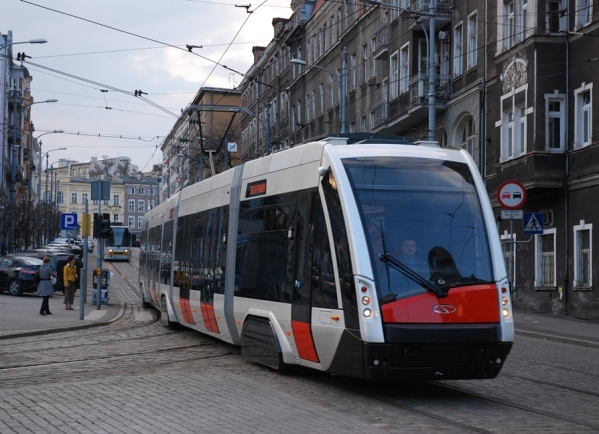 http://www.astroman.com.pl/img/magazyn/903/o/Solaris__11_Tramino_ulica_w_Poznaniu_A.jpg